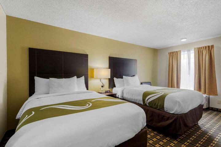 2 Double Beds (7 of 10)