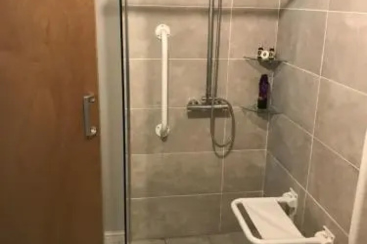 Room 9 of 17