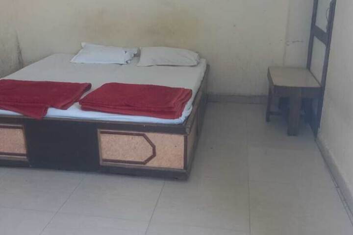 Room 15 of 33