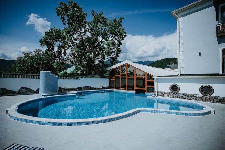 Pool 32 of 38