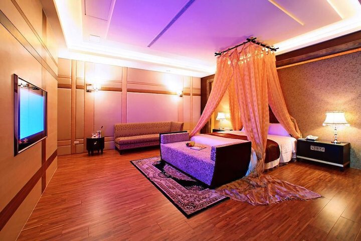 Room 19 of 29