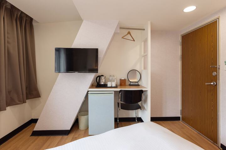 Room 10 of 23