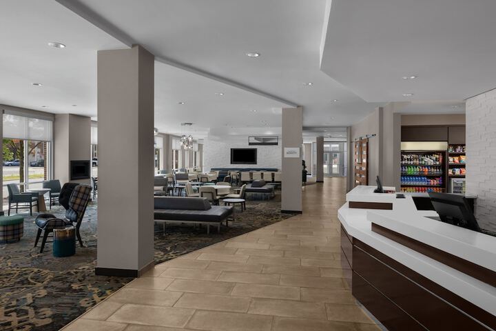 Lobby lounge