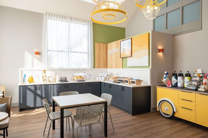 Breakfast/Coffee Service 24 of 30