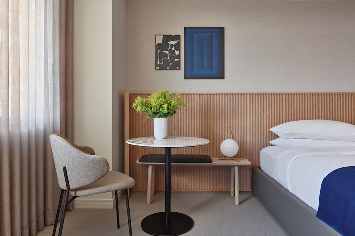 Room 33 of 120