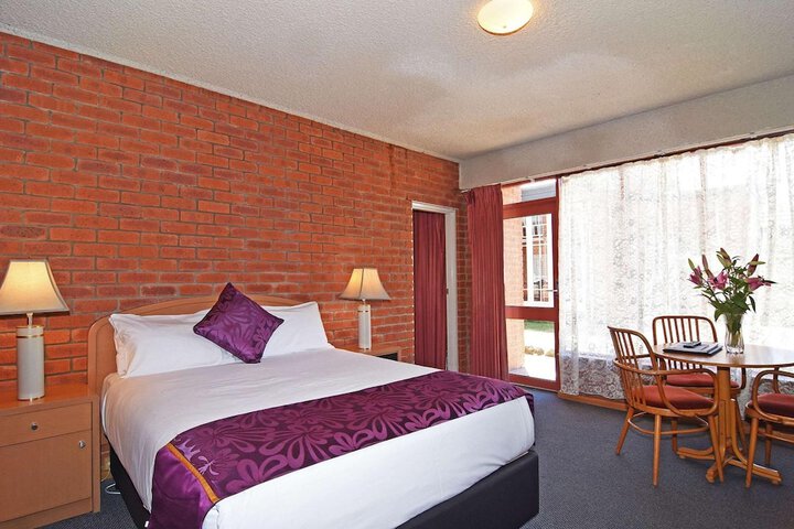 Room 8 of 34