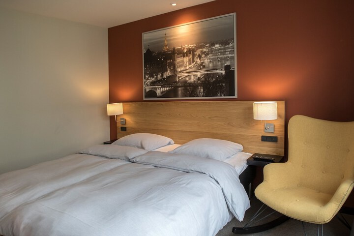 Room 8 of 31