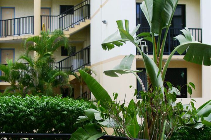 Hotel Exterior 12 of 24