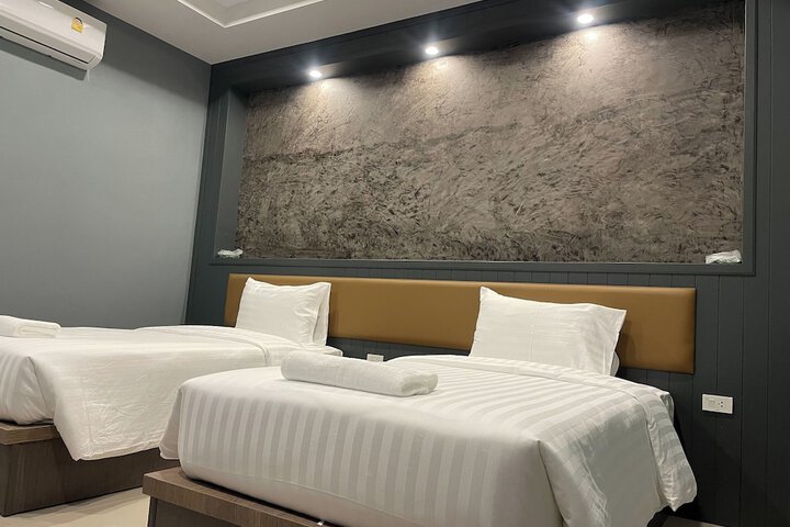 Room 5 of 12
