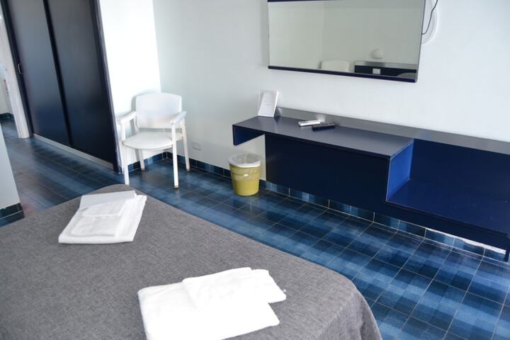 Room 6 of 50