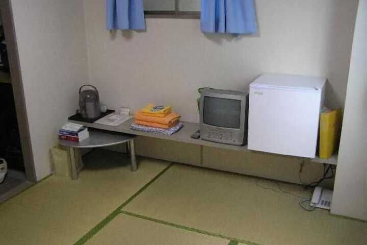 Room 6 of 14