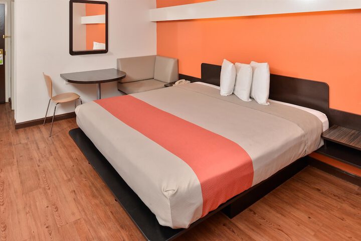 1 King Bed (11 of 12)