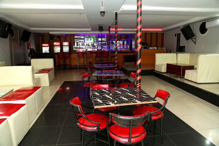 Lounge 27 of 27