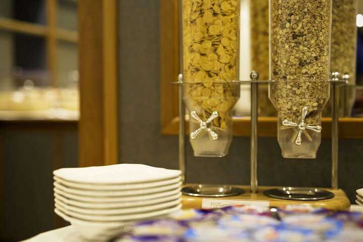 Breakfast/Coffee Service 95 of 111