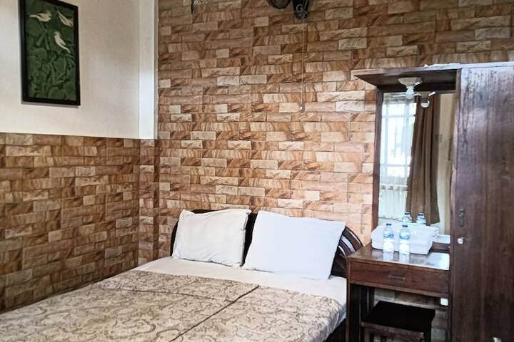 Room 2 of 12