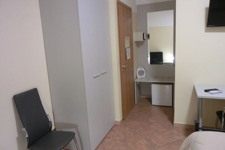 Room 17 of 98