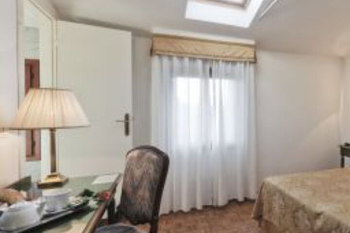 Photo 18