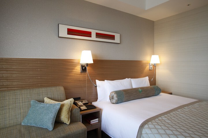 Room 5 of 148