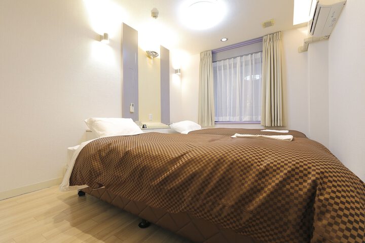 Room 3 of 40