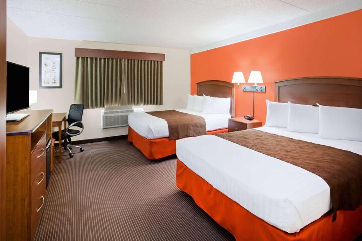 1 Queen Bed (1 of 17)