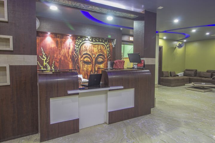 OYO 27610 Hotel Landmark