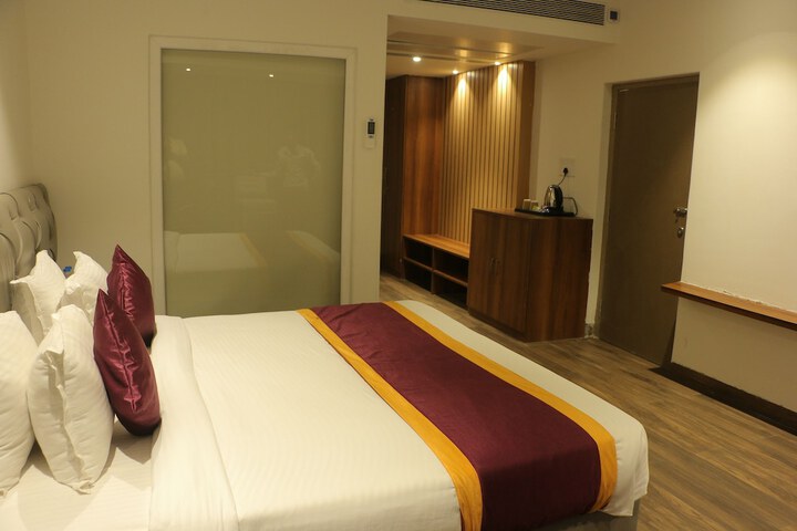 Room 6 of 53
