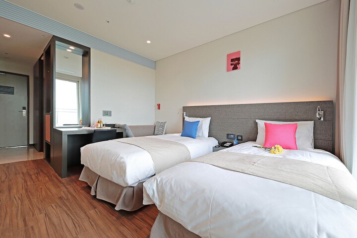 Room 16 of 93