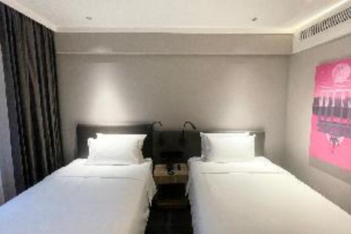 Room 53 of 53