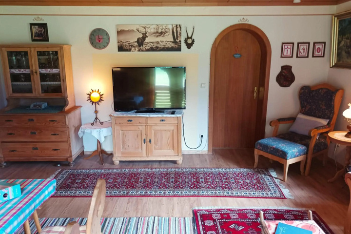 Room 4 of 18