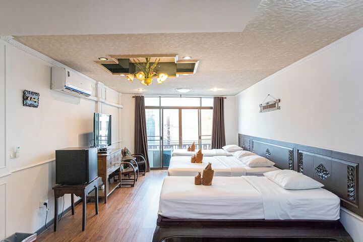Room 10 of 34