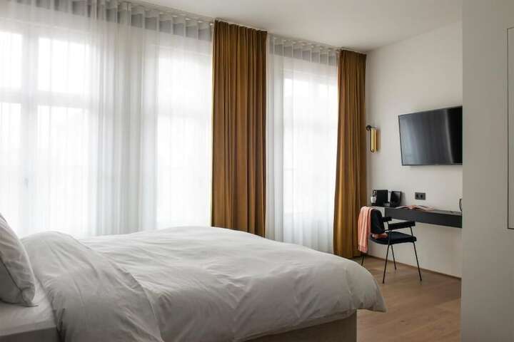 Room 15 of 30