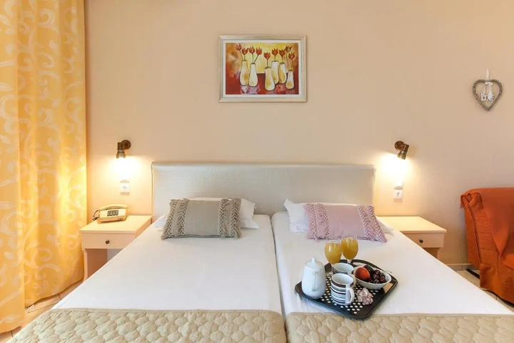 Room 5 of 22