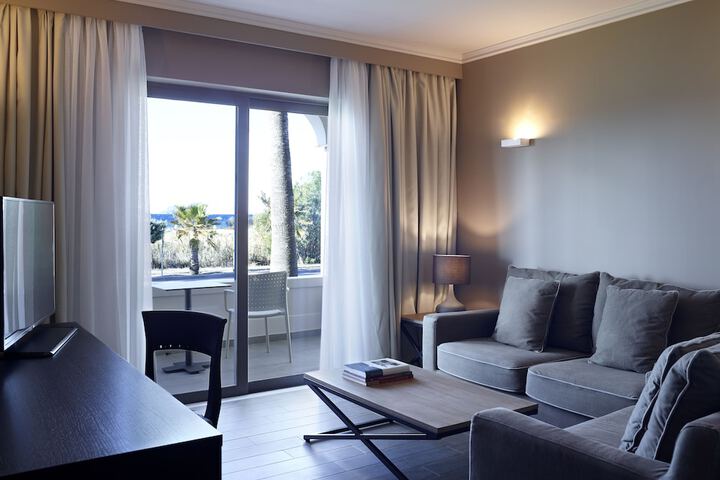 Room 40 of 185