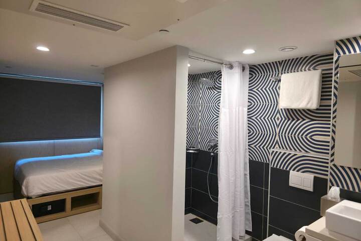 Room 40 of 69