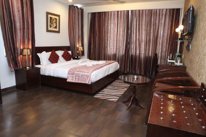 Room 9 of 37
