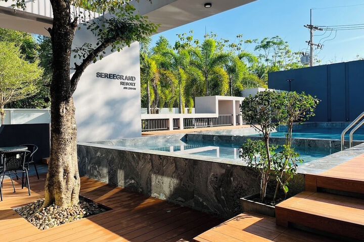 Seree Grand Resort