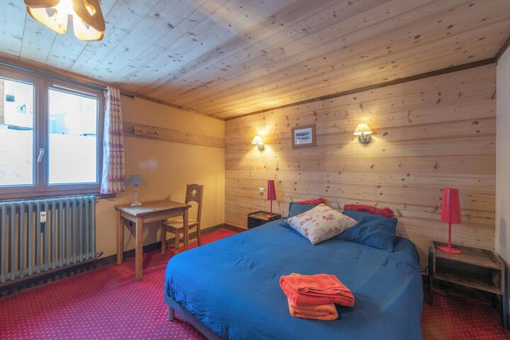 Room 9 of 82