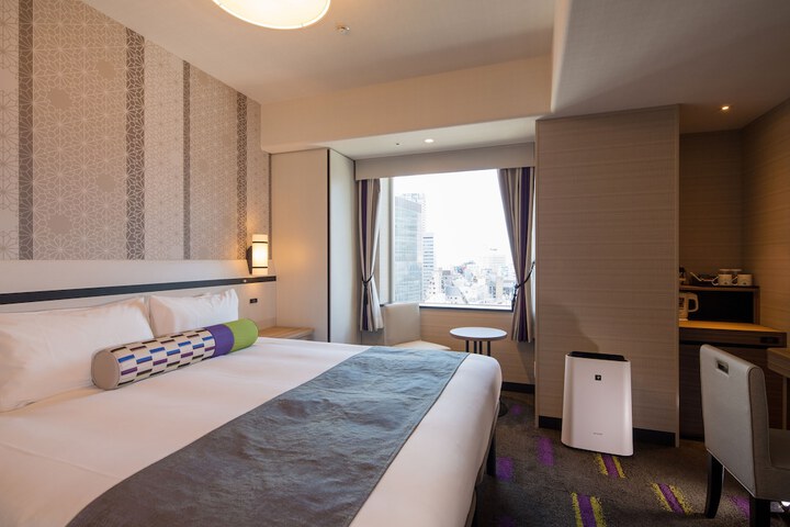 Room 10 of 120