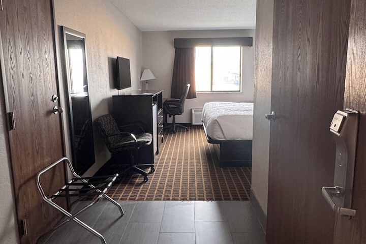 1 King Bed (12 of 12)