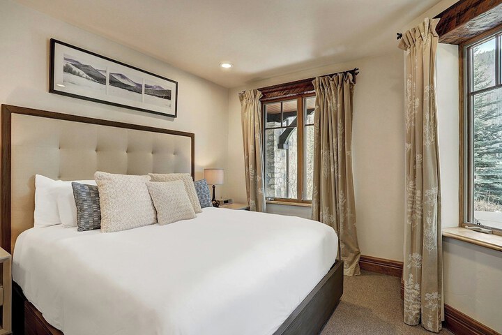 Room 102 of 569