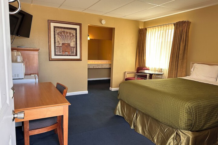 Room 16 of 33