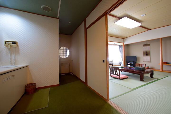 Room 16 of 53