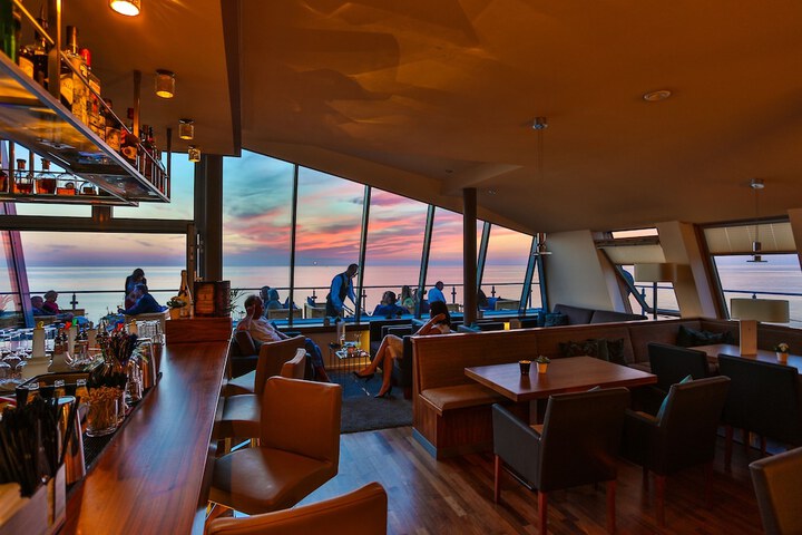 Lounge 120 of 128
