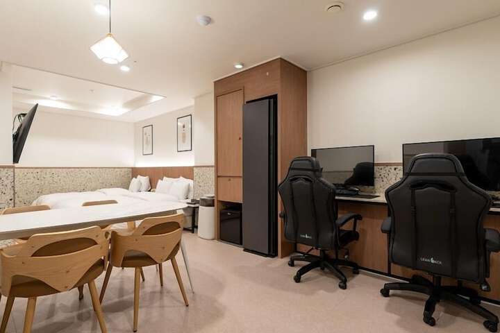 Room 46 of 76