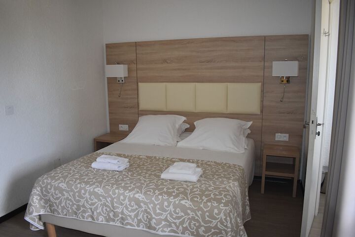 Room 3 of 35