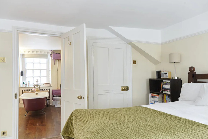 Room 3 of 4