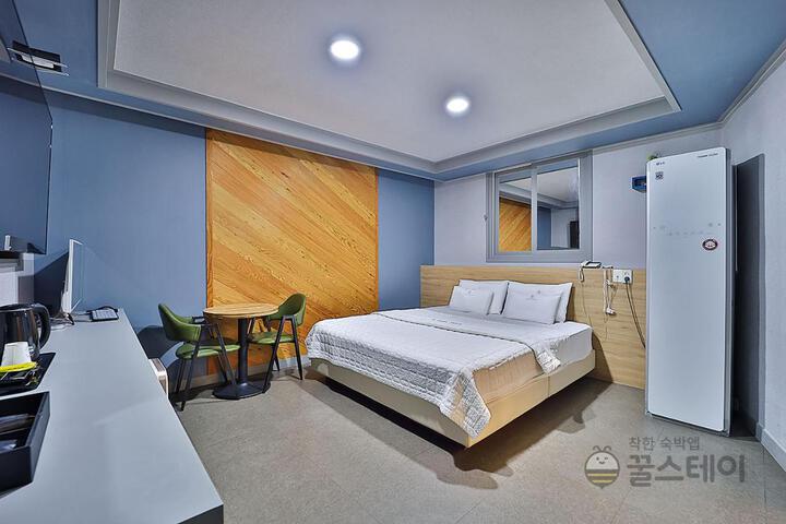 Room 10 of 121