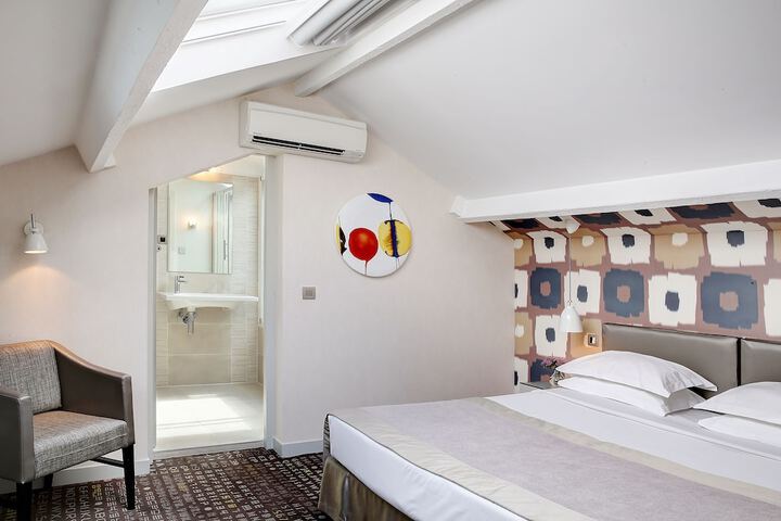 Room 21 of 53