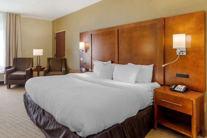 1 King Bed (1 of 8)
