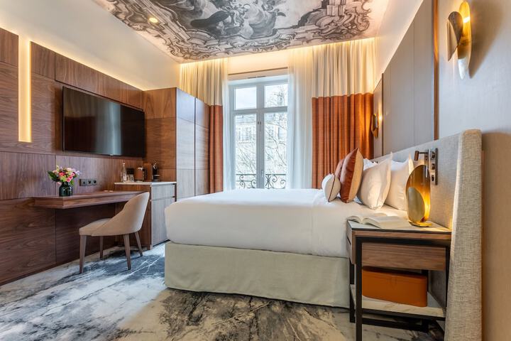 Room 20 of 118